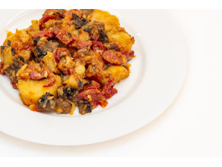 Картофельное конфи с охотничьими колбасками